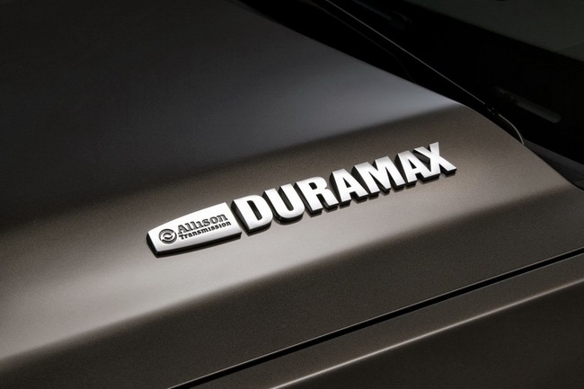 GM tr&igrave;nh l&agrave;ng hai chiếc xe b&aacute;n tải cỡ lớn 8