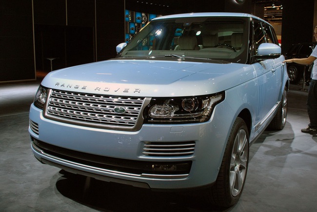 Land Rover trình làng cặp đôi xe hybrid mới tại Frankfurt 1