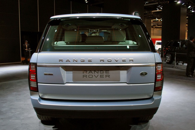 Land Rover trình làng cặp đôi xe hybrid mới tại Frankfurt 4