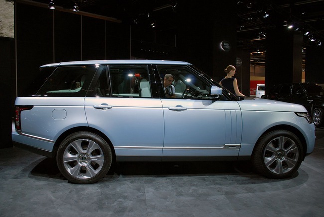 Land Rover trình làng cặp đôi xe hybrid mới tại Frankfurt 5