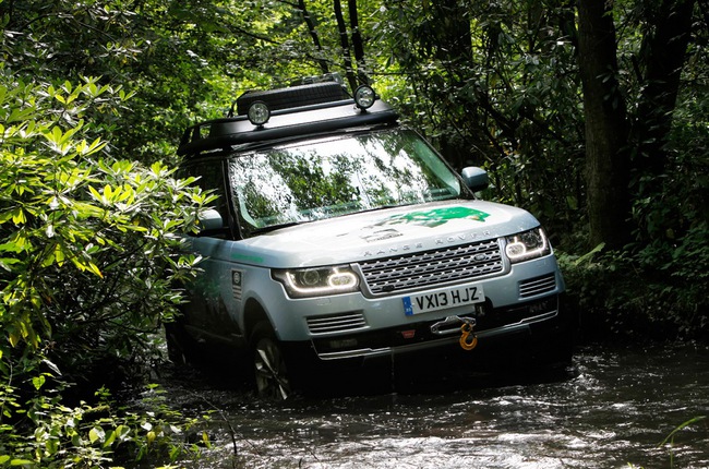Land Rover trình làng cặp đôi xe hybrid mới tại Frankfurt 10