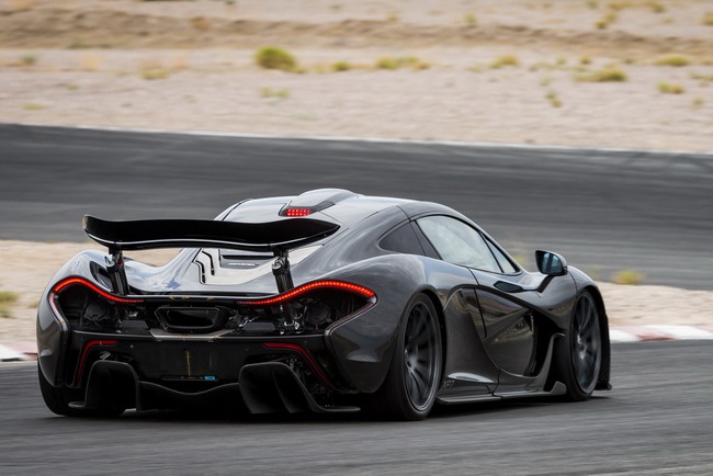 McLaren lại khoe khả năng vận hành của P1 8