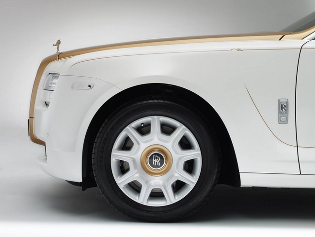 Rolls-Royce giới thiệu Ghost phiên bản vàng nguyên chất 2