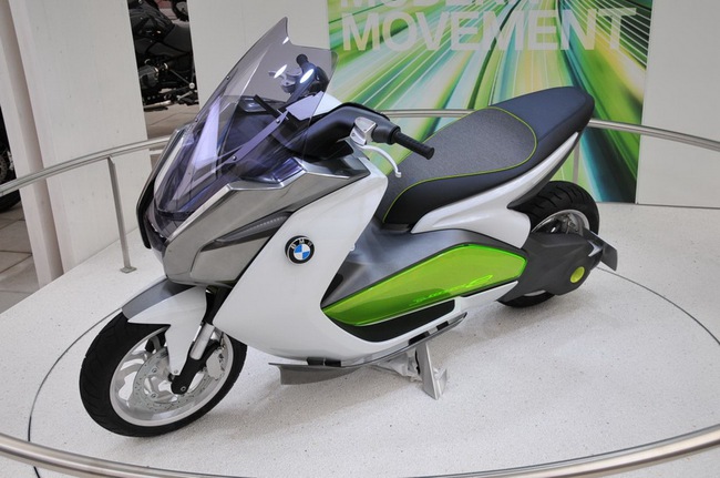 BMW sẽ bắt đầu bán xe scooter C Evolution vào năm tới 2