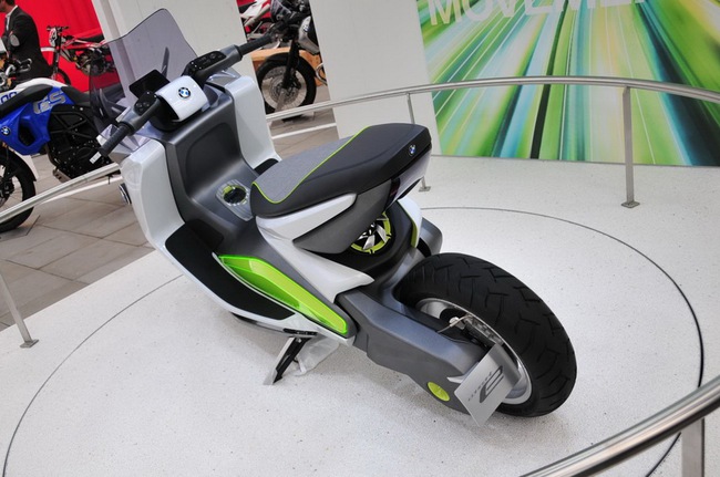 BMW sẽ bắt đầu bán xe scooter C Evolution vào năm tới 5