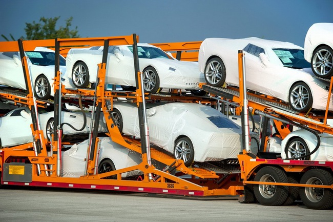 Chevrolet Corvette Stingray: Khan hàng, đội giá 4