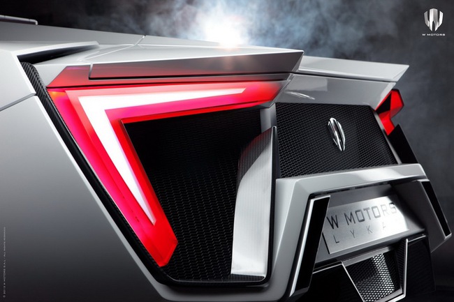 Mua siêu xe Lykan HyperSport được tặng đồng hồ 4 tỉ 24