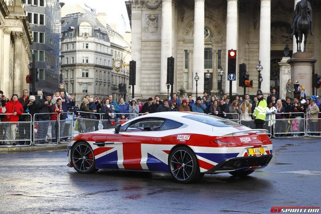 Aston Martin Vanquish biến thành Quốc kỳ di động tuyệt đẹp 5