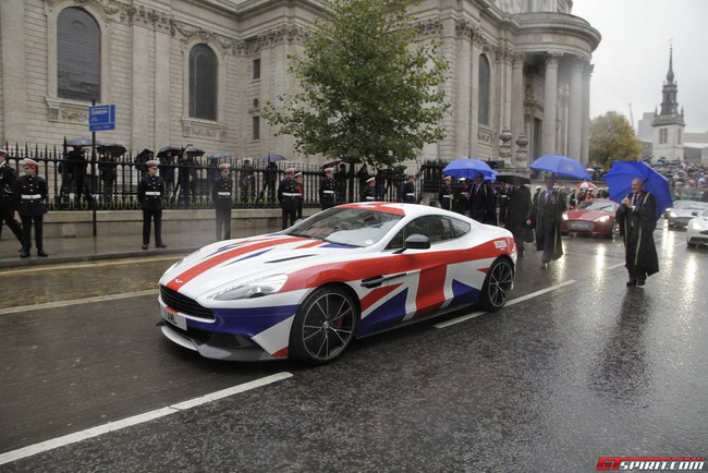 Aston Martin Vanquish biến thành Quốc kỳ di động tuyệt đẹp 7