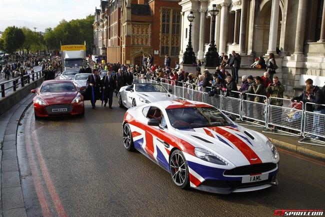 Aston Martin Vanquish biến thành Quốc kỳ di động tuyệt đẹp 13