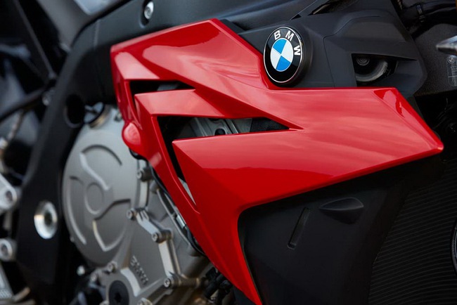 BMW S1000R 2014 "yếu" hơn siêu môtô S1000RR 15