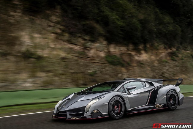 Lamborghini Veneno và Sesto Elemento khoe sức mạnh trên đường đua 1