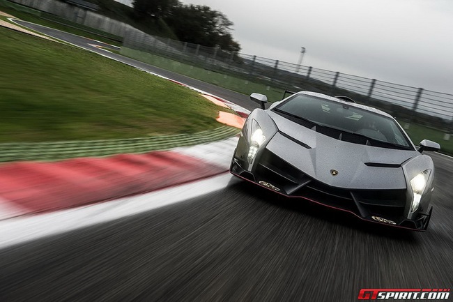 Lamborghini Veneno và Sesto Elemento khoe sức mạnh trên đường đua 2