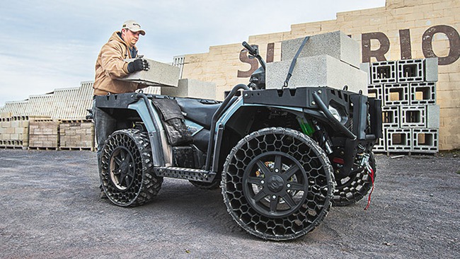Polaris ATV: Xe địa hình với bộ lốp khủng 2 Polaris ATV: Xe địa hình với bộ lốp khủng 2