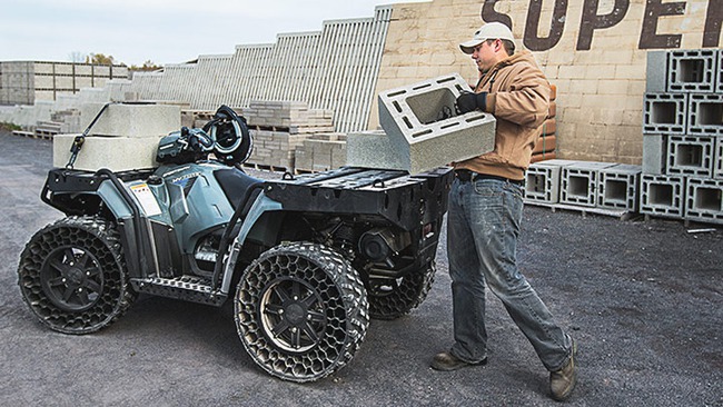 Polaris ATV: Xe địa hình với bộ lốp khủng 3 Polaris ATV: Xe địa hình với bộ lốp khủng 3