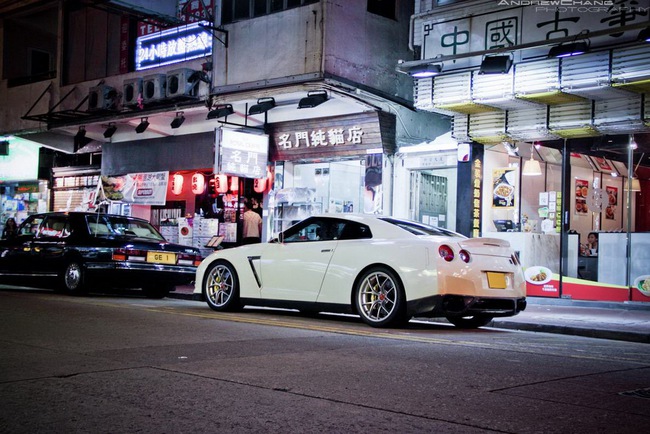 Siêu xe nhan nhản trên đường phố Hồng Kông 18