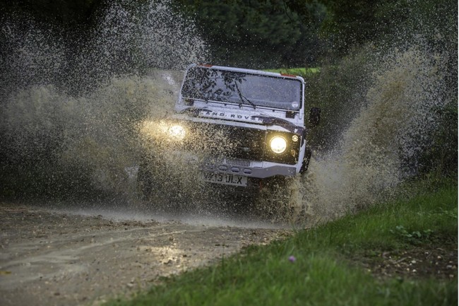 Land Rover Defender có thêm phiên bản đua 7