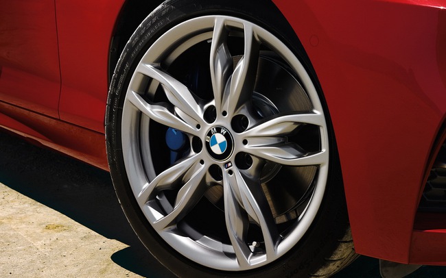 BMW M235i Coupe mới có giá 43.100 USD 16