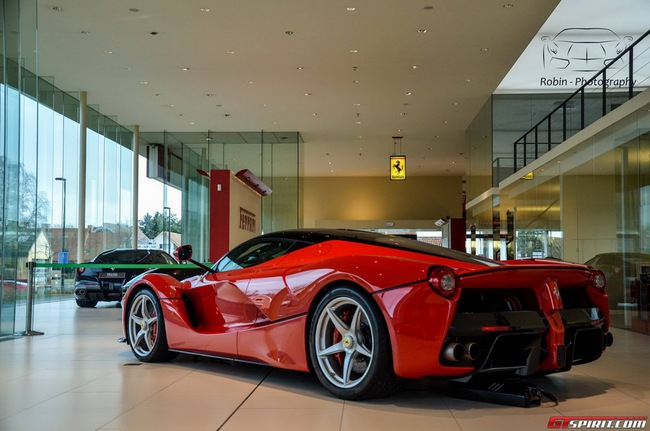 Siêu xe Ferrari LaFerrari đầu tiên đến Bỉ 7