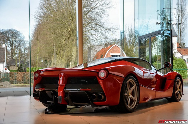 Siêu xe Ferrari LaFerrari đầu tiên đến Bỉ 8