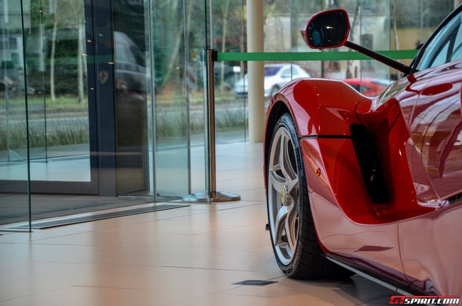 Siêu xe Ferrari LaFerrari đầu tiên đến Bỉ 17