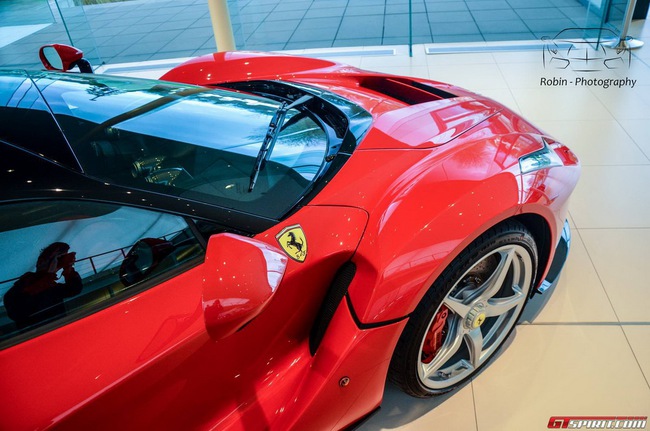 Siêu xe Ferrari LaFerrari đầu tiên đến Bỉ 18