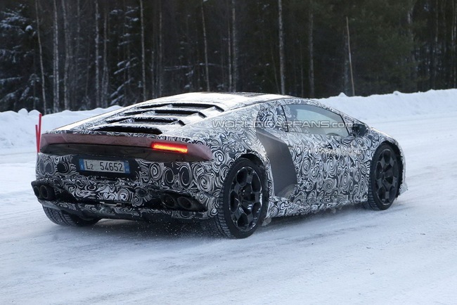 Ảnh sống Lamborghini Huracan trên đường tuyết 5