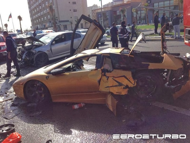 Lamborghini Murcielago nát tươm tại Kuwait 3