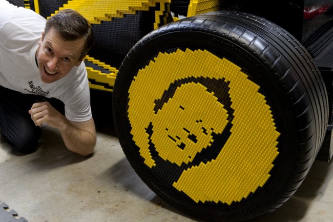 Lần đầu tiên xe ghép hình Lego có thể lăn bánh 1