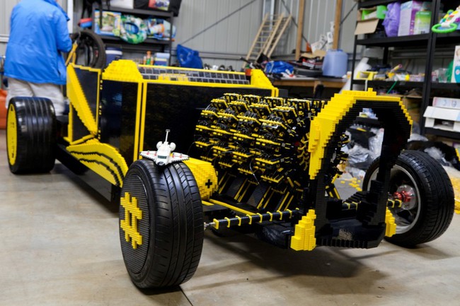 Lần đầu tiên xe ghép hình Lego có thể lăn bánh 2