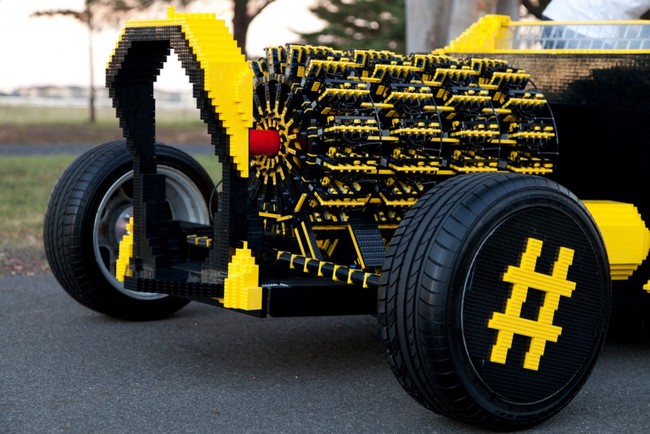 Lần đầu tiên xe ghép hình Lego có thể lăn bánh 3