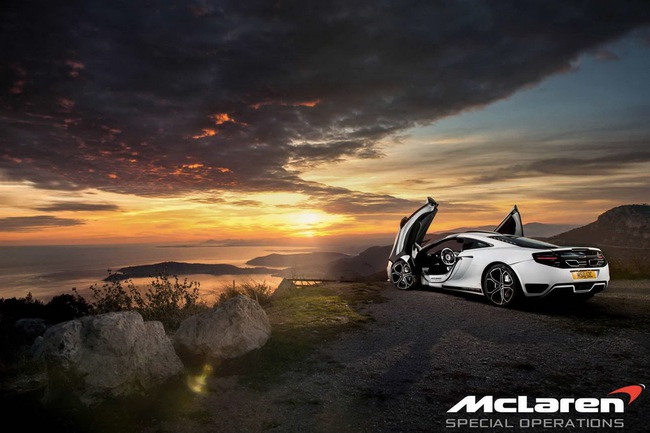 Cẩu McLaren MSO 12C Concept bay lên nóc khách sạn 5 sao  3