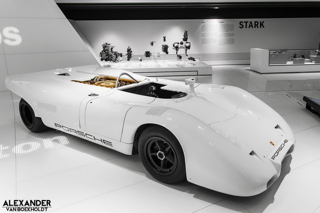 Ghé thăm bảo tàng Porsche qua ảnh 15