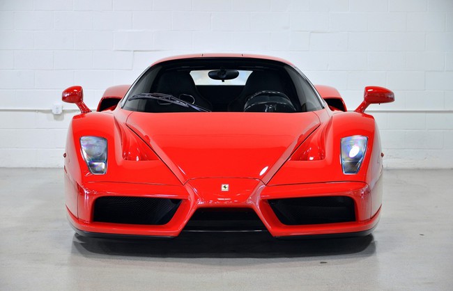 “Rao vặt” siêu xe Ferrari Enzo gần như mới 2
