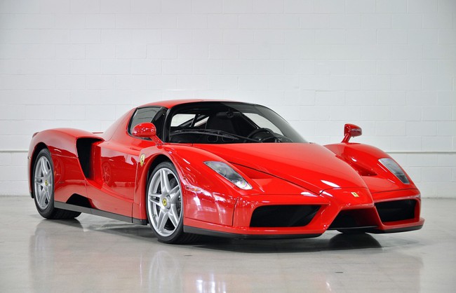 “Rao vặt” siêu xe Ferrari Enzo gần như mới 3