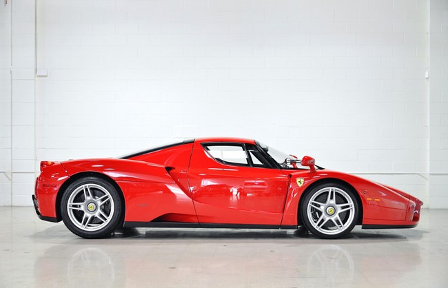 “Rao vặt” siêu xe Ferrari Enzo gần như mới 4