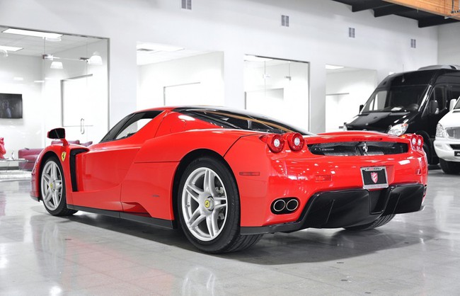 “Rao vặt” siêu xe Ferrari Enzo gần như mới 6