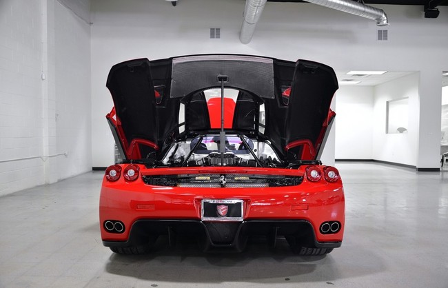 “Rao vặt” siêu xe Ferrari Enzo gần như mới 8