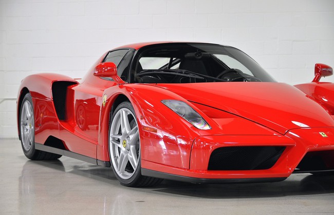 “Rao vặt” siêu xe Ferrari Enzo gần như mới 9