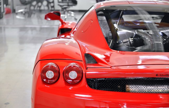 “Rao vặt” siêu xe Ferrari Enzo gần như mới 12