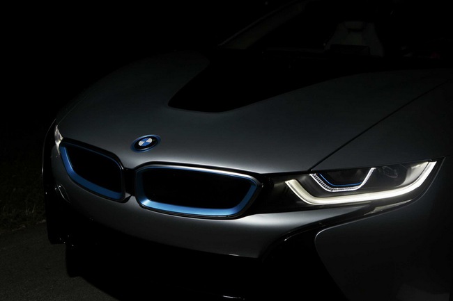 BMW i8 với đèn pha laser có giá 135.925 USD 1