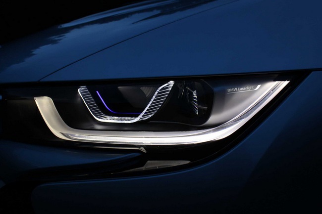 BMW i8 với đèn pha laser có giá 135.925 USD 3