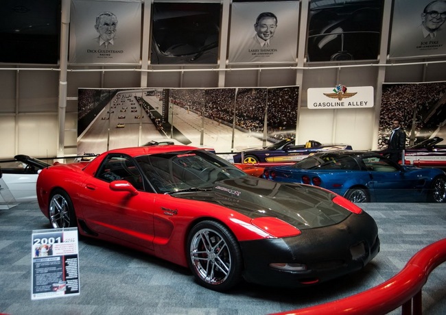 Hố tử thần nuốt trọn tám chiếc Corvette trong bảo tàng 7