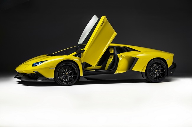 Đấu giá siêu xe Lamborghini Aventador Roadster để gây quỹ từ thiện 2
