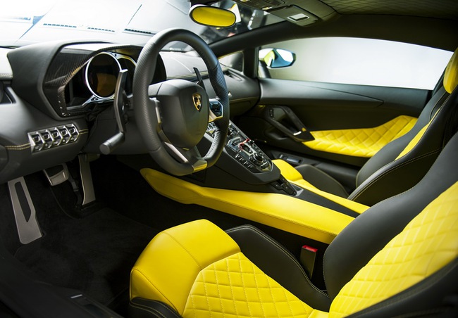 Đấu giá siêu xe Lamborghini Aventador Roadster để gây quỹ từ thiện 6