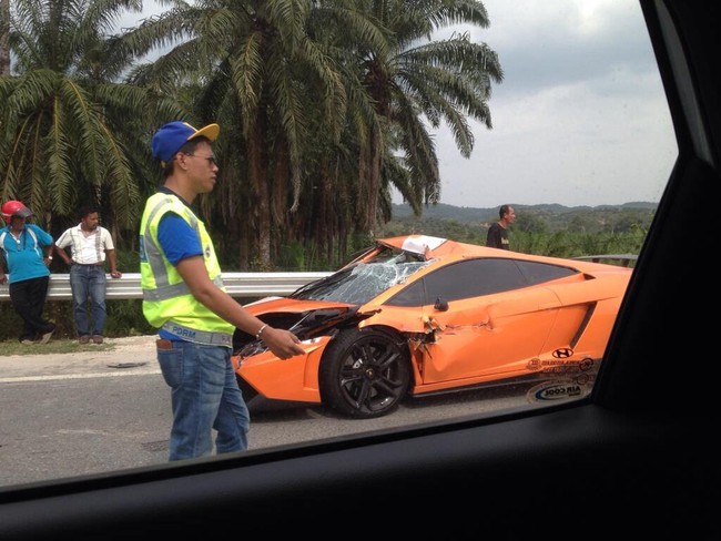 Lamborghini Gallardo LP550-2 MLE tan nát tại Malaysia 1