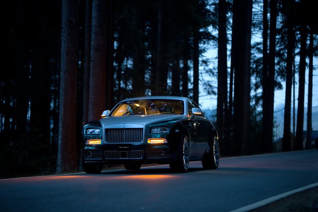 Ngắm một chiếc Rolls-Royce Wraith tốc độ cao tại Geneva 4
