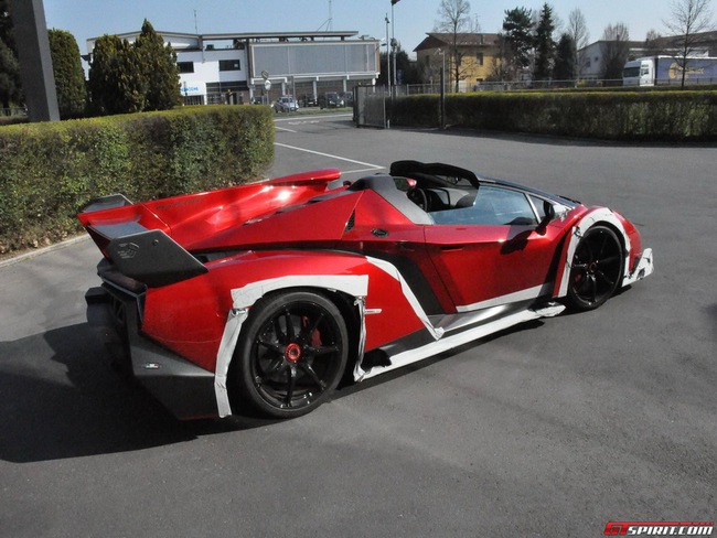 Lamborghini Veneno Roadster “ra phố” 4