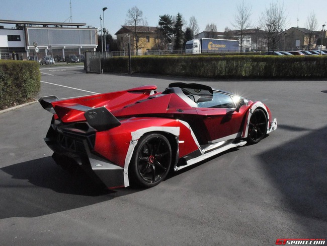 Lamborghini Veneno Roadster “ra phố” 5