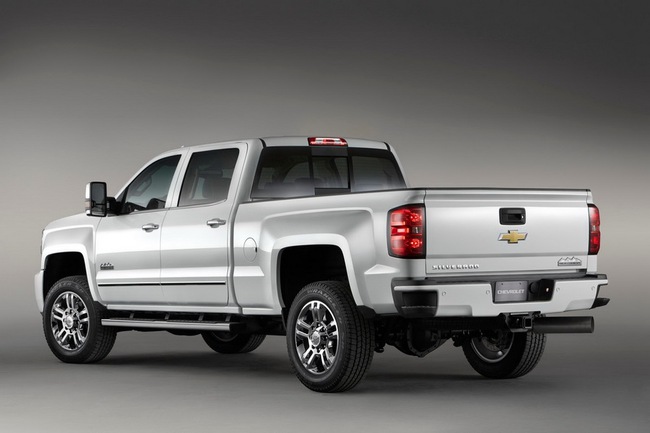 Xế "khủng" Chevrolet Silverado HD High Country chính thức lăn bánh 3